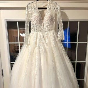 Long sleeve Wedding Dress